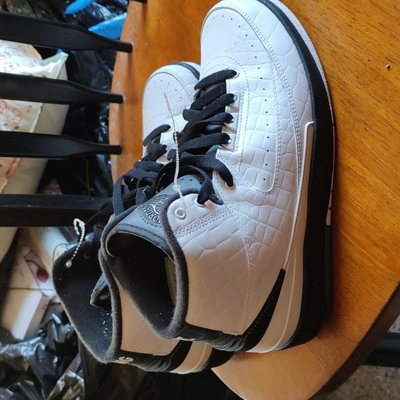 Youth Nike Black & White Air Jordan Retro Size 7Y - Picture 5 of 5